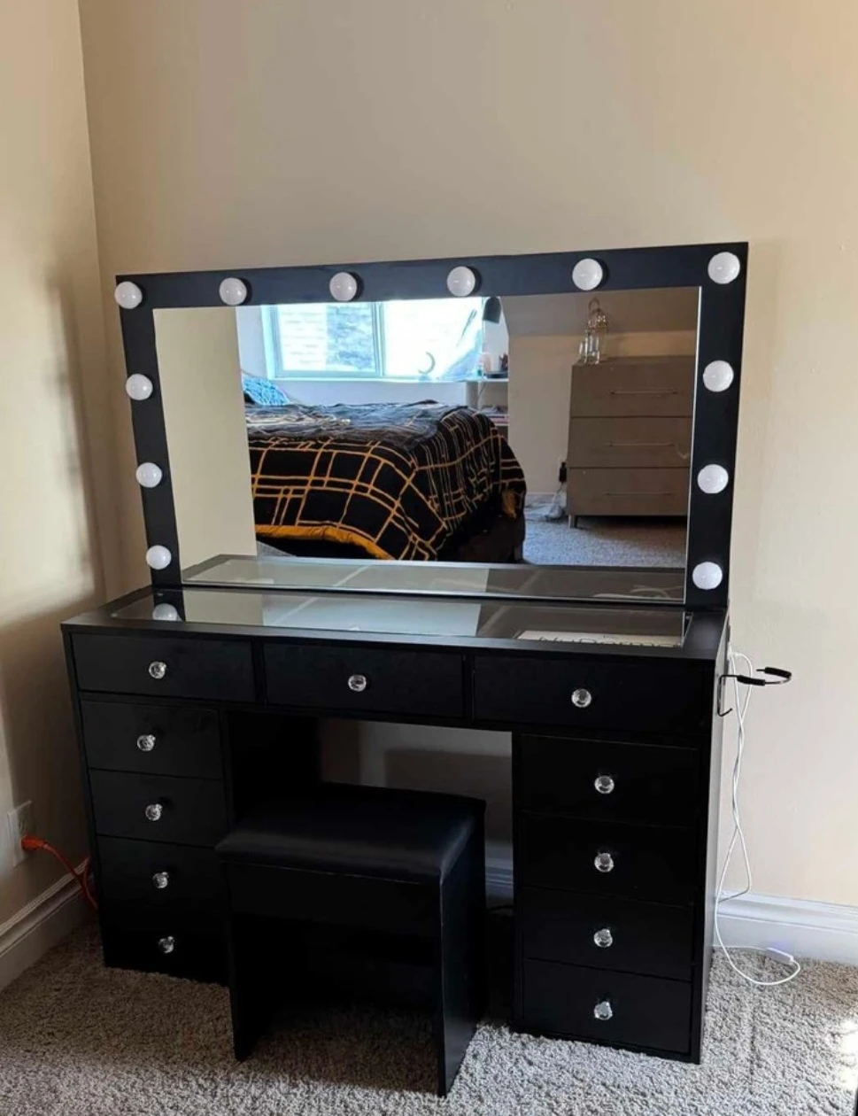 Brand New Hollywood LED Vanity Table Set