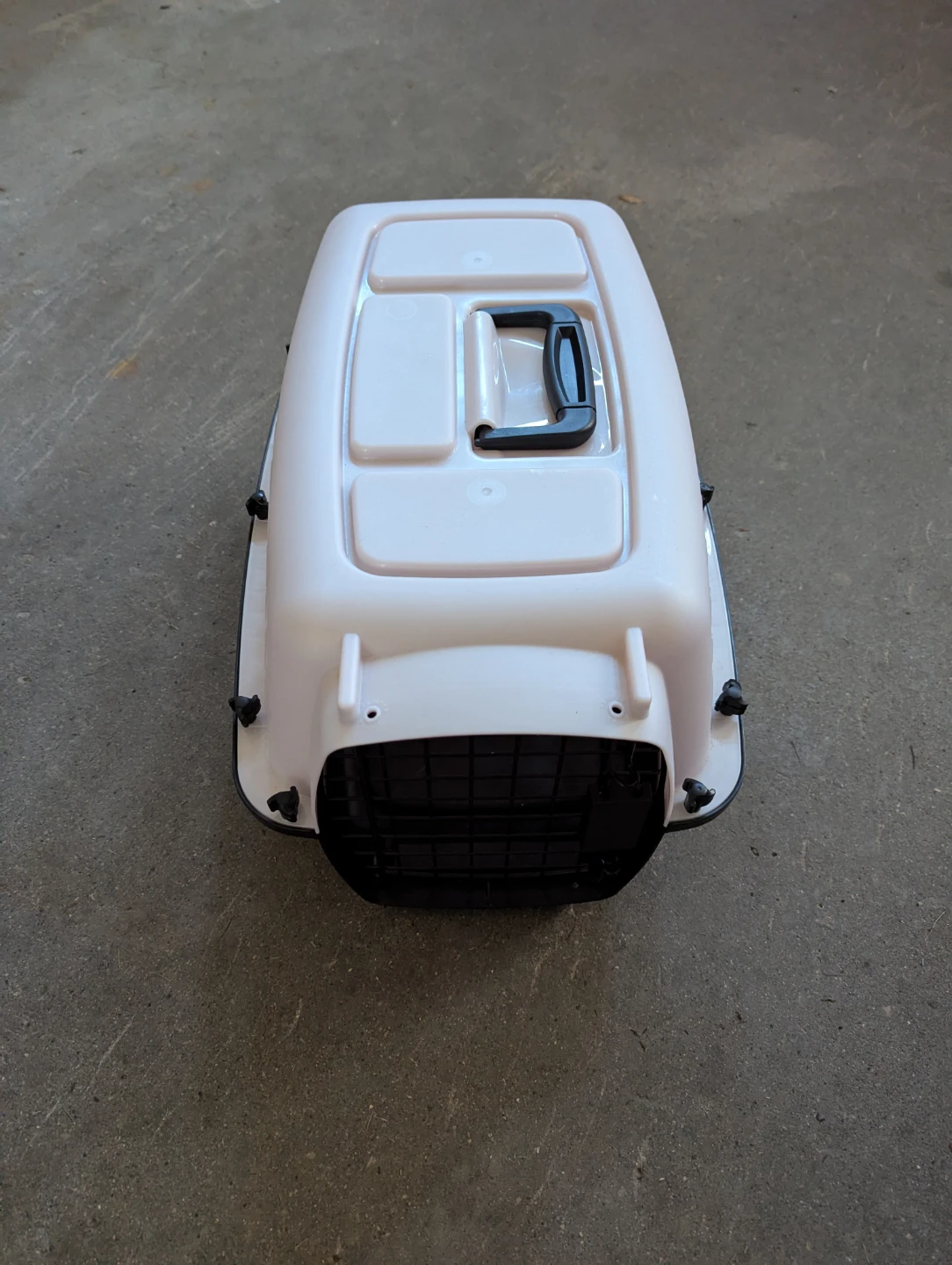 Pet Carrier and Food and Water Dispensers - photo 3