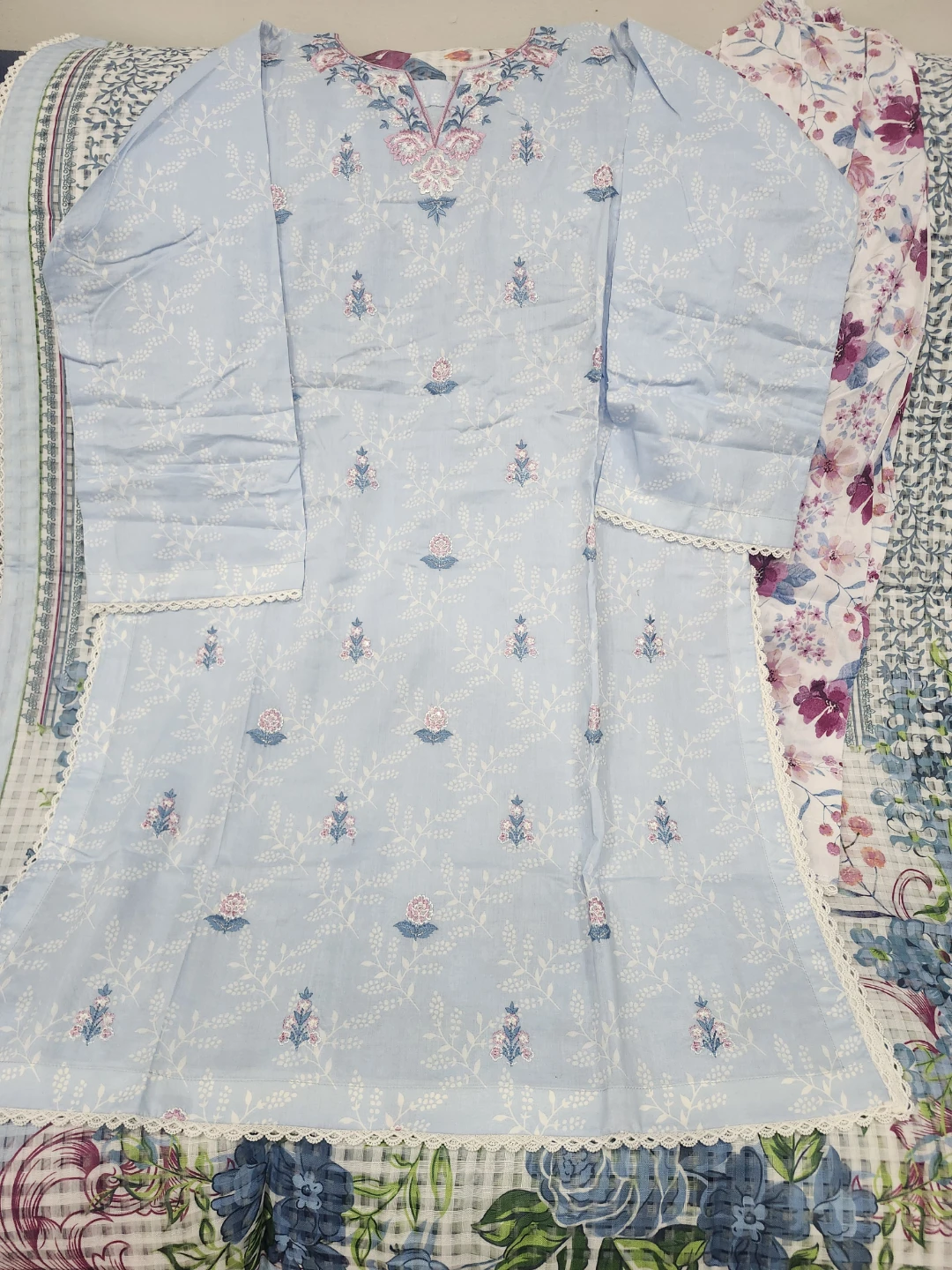 J. 3-PIECE EMBROIDERED  DRESS - photo 3
