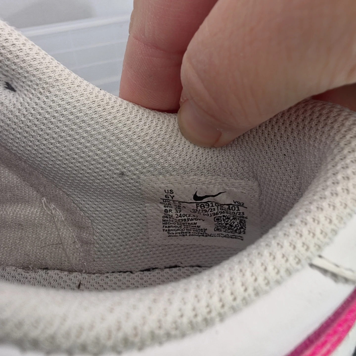 6Y Nike Dunk Low White Black Pink - EUC - photo 5