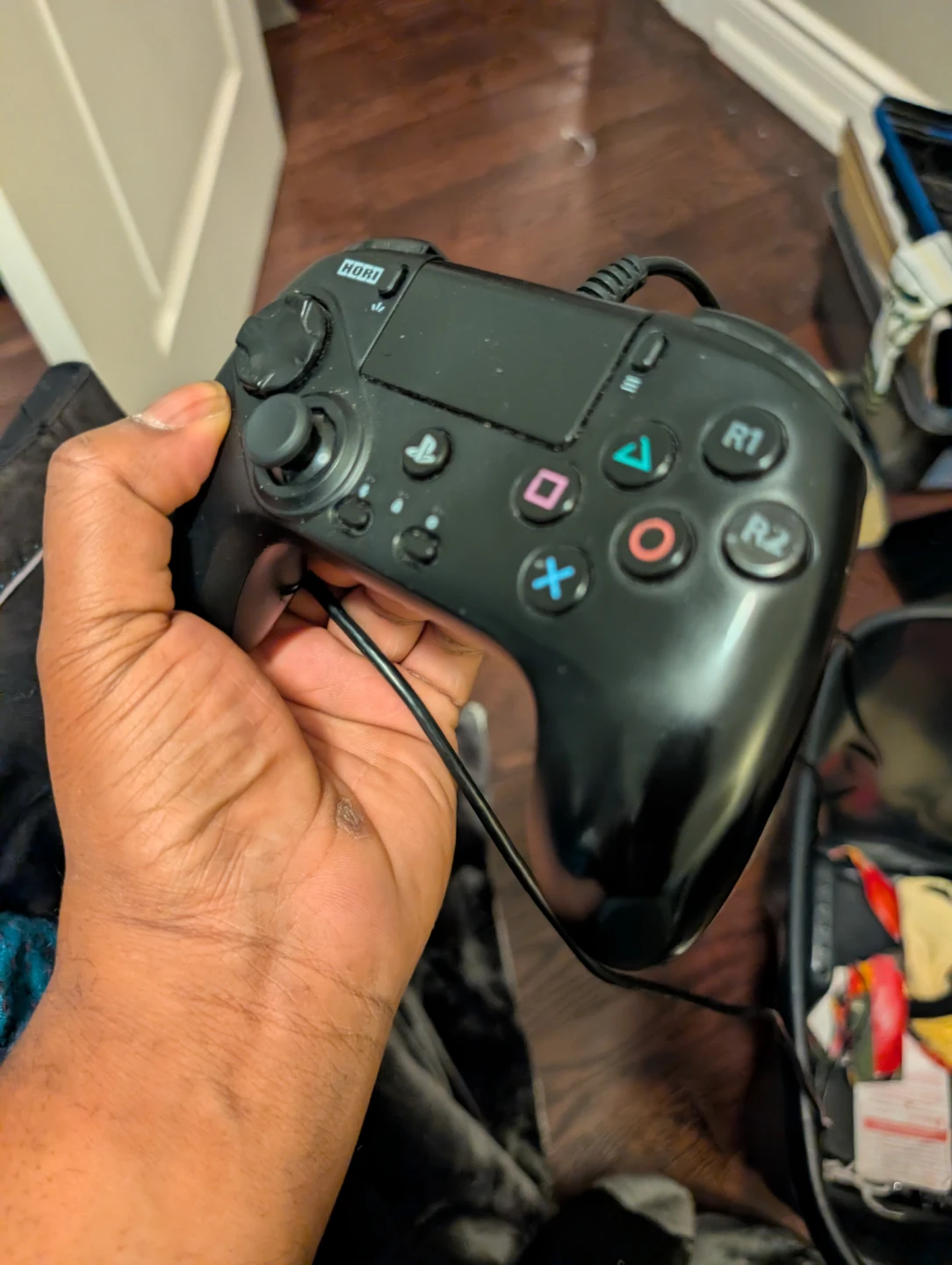 HORI Wired Controller for PlayStation 4 - photo 3