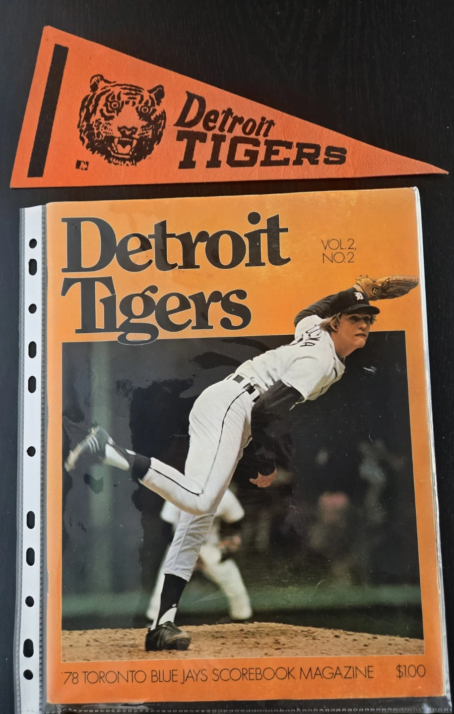 Vintage 70's Jays/Tigers Scorebook+60/70's Mini Pennant - photo 2