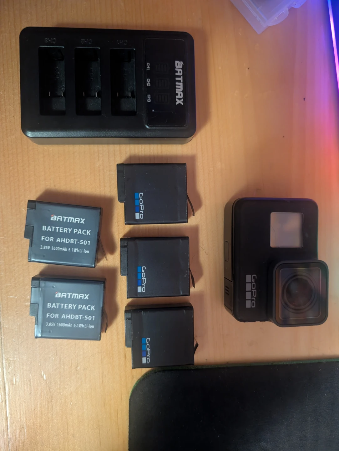 GoPro 7 Black Bundle - 5 batteries, charger, case