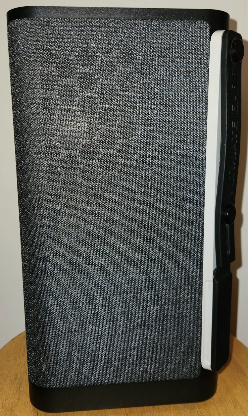 Ultimate ears Hyperboom speaker smoke free no pets.