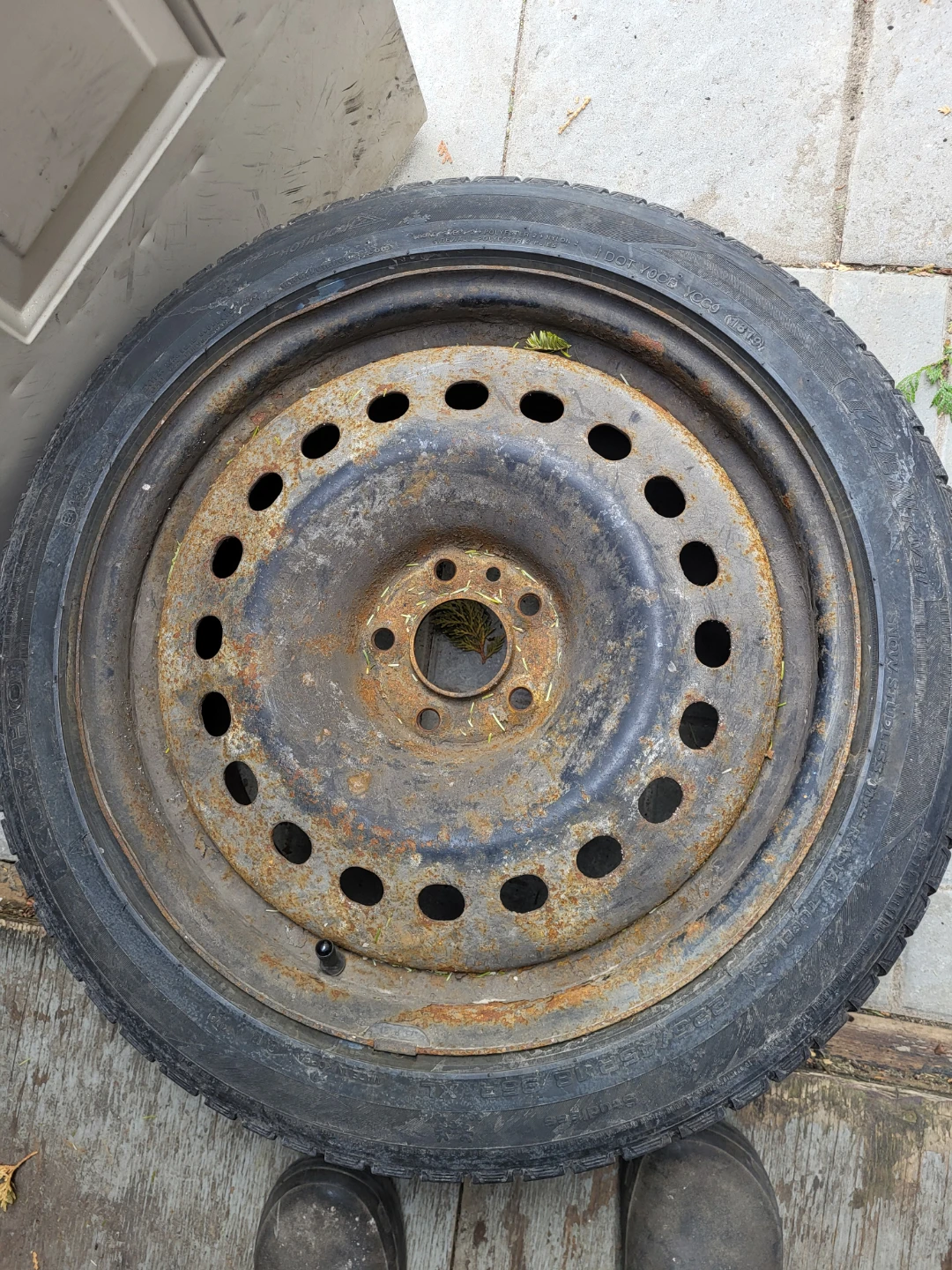 Kumho 225/45R18 Winter Tires with Rims - photo 2
