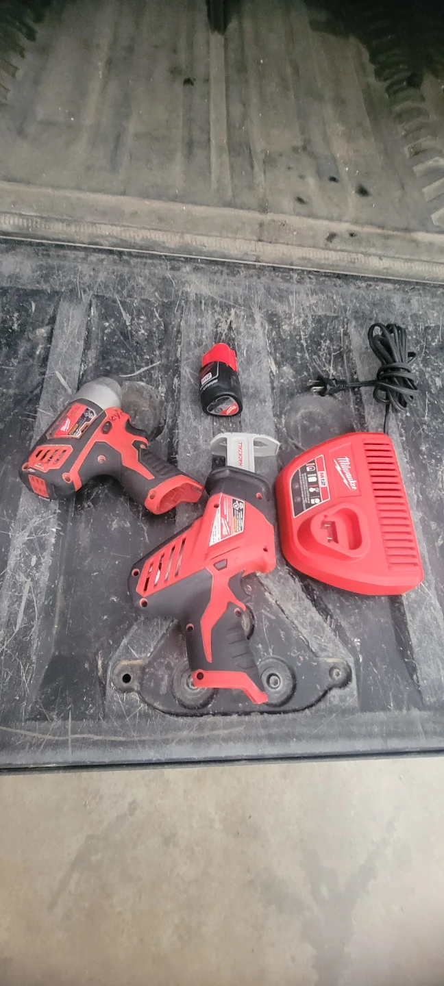 Milwaukee M12 Hackzall Cordless Reciprocating Saw Kit