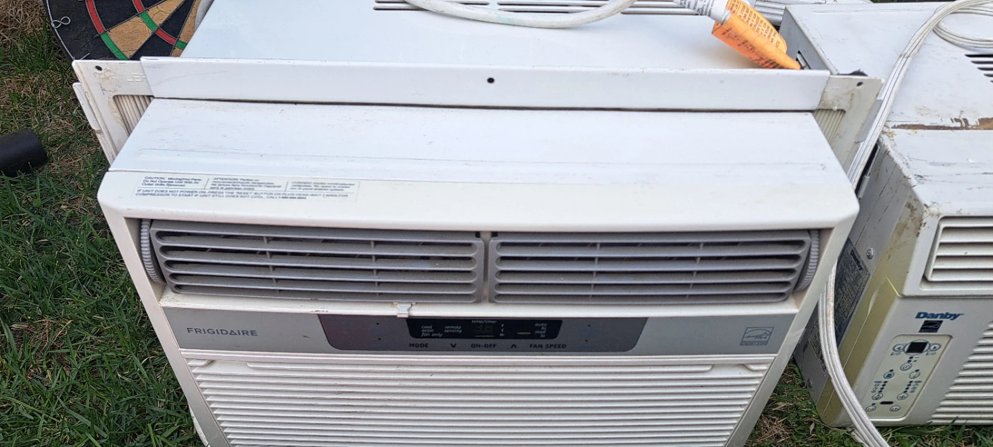 Frigidaire Window Air Conditioner - photo 2