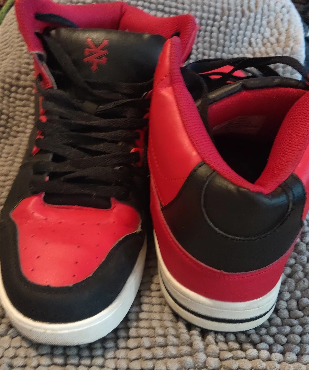 Zoo York High Top Sneakers - Red/Black