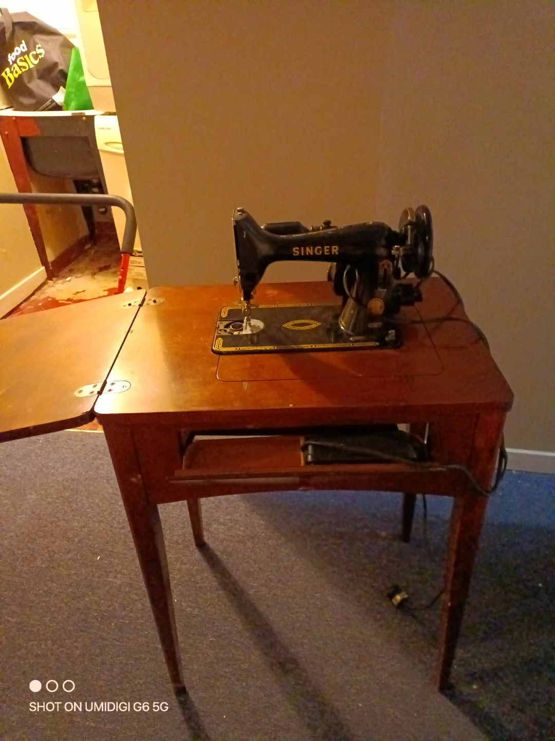 Singer Sewing Machine with Wooden Cabinet
