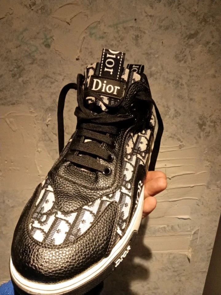 Dior B27 Low Top Sneakers ... amazing condition