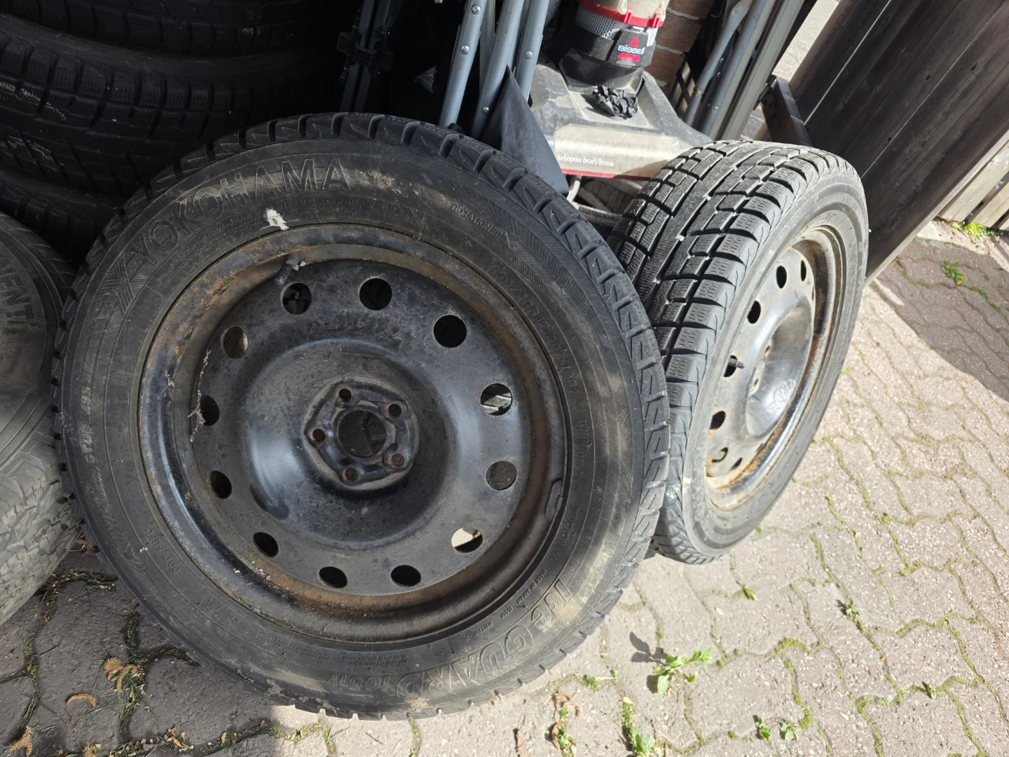 Yokohama Iceguard Winter Tires on Rims (225/60R17)