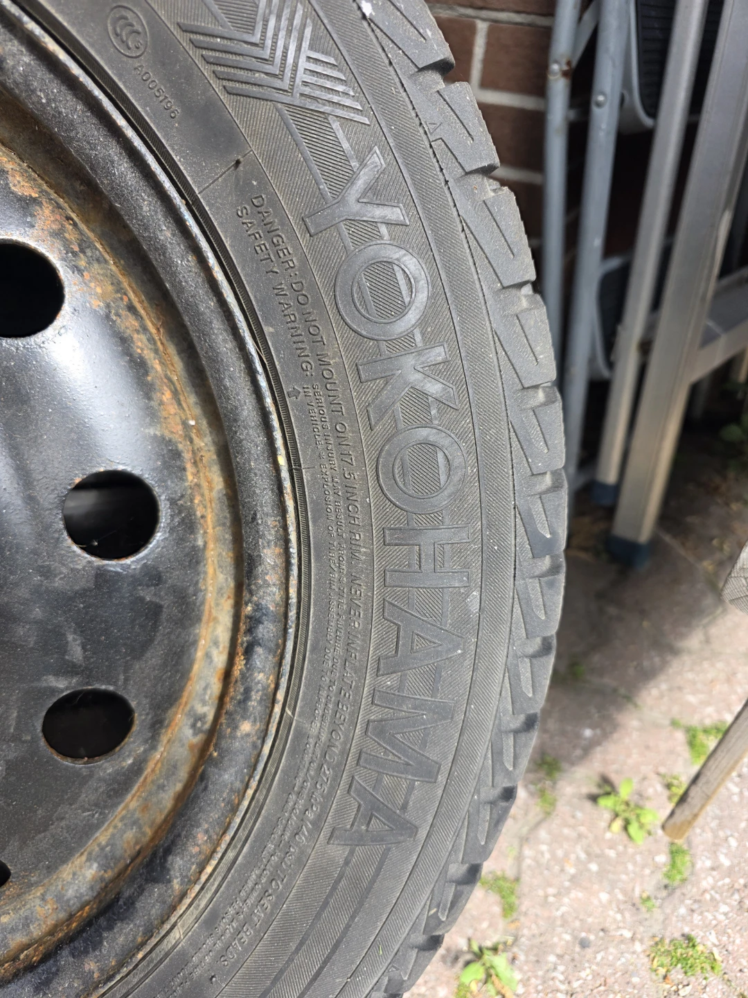 Yokohama Iceguard Winter Tires on Rims (225/60R17) - photo 2