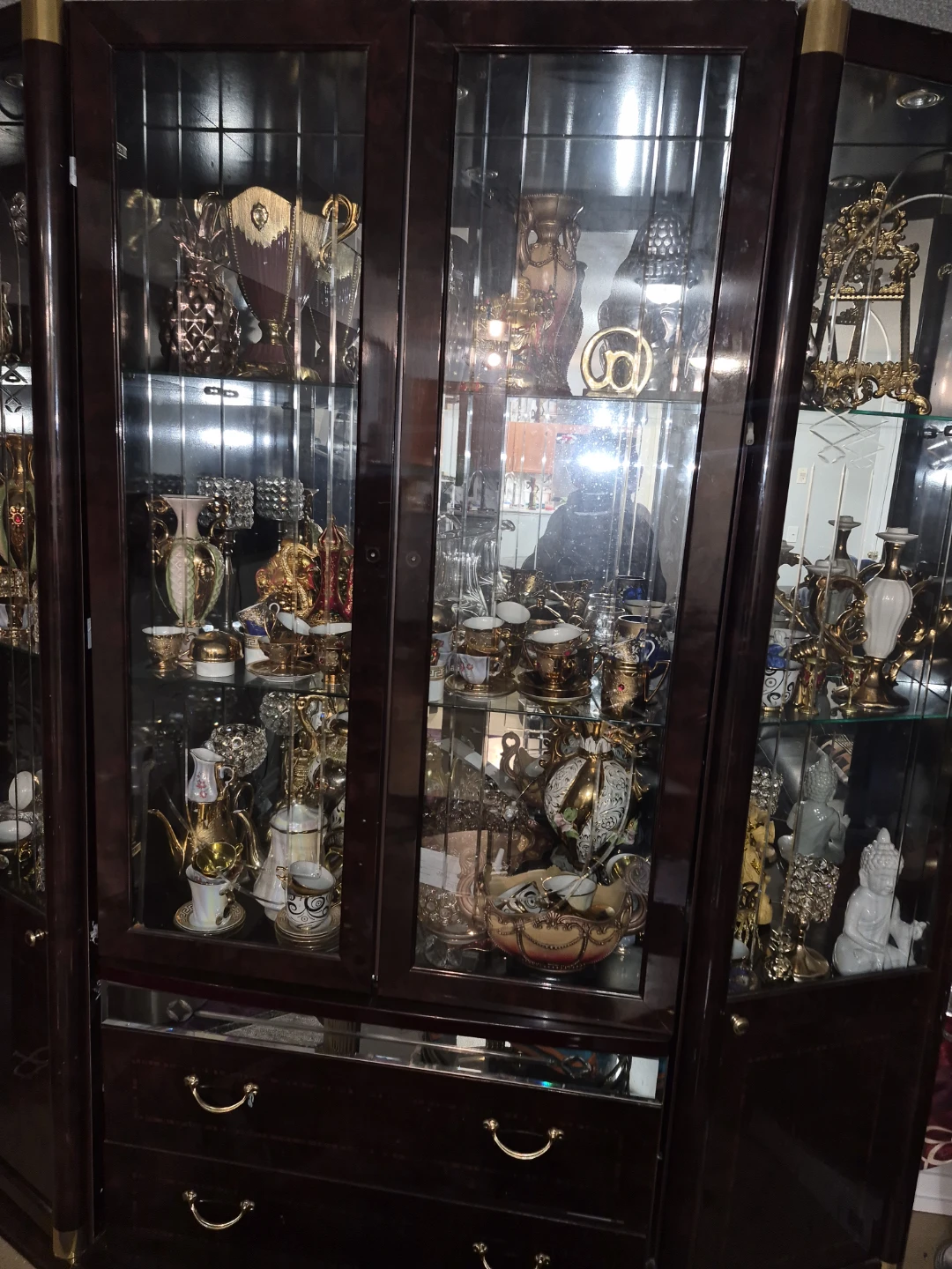 Display Cabinet with Contents - photo 2
