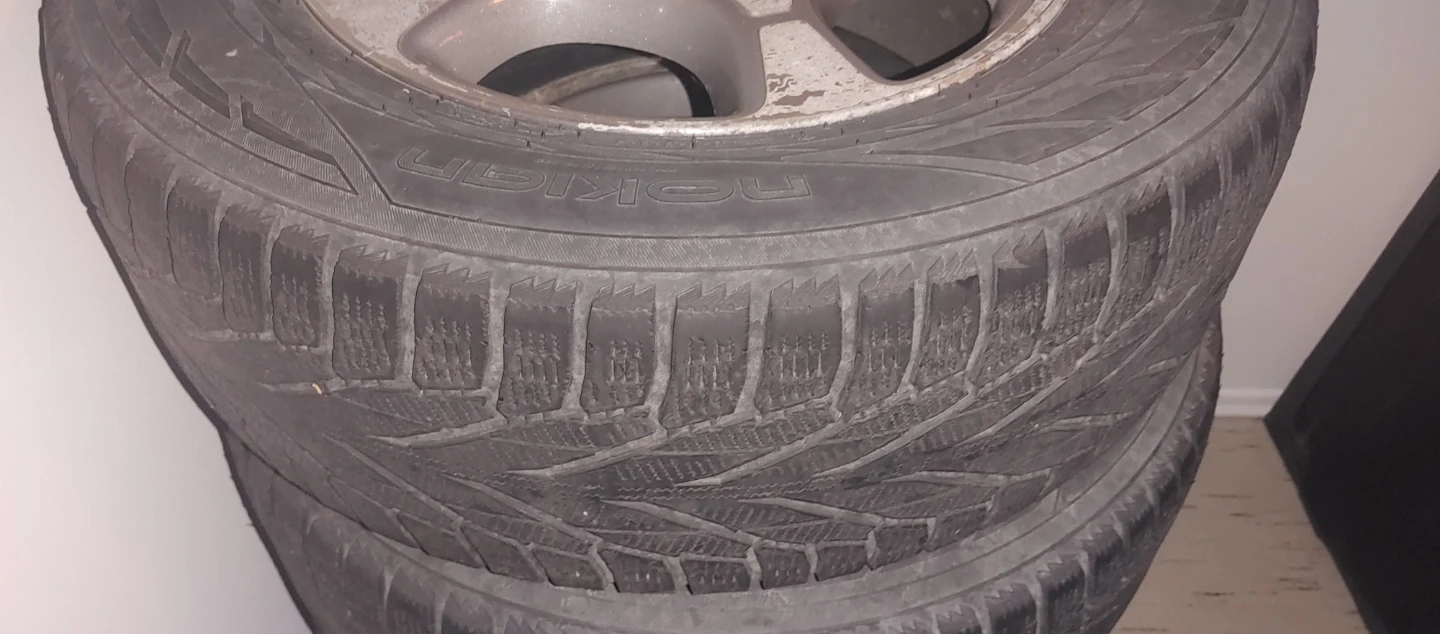 Nokian Hakkapeliitta R2 SUV Studless Tires with Chevrolet Rims - photo 2
