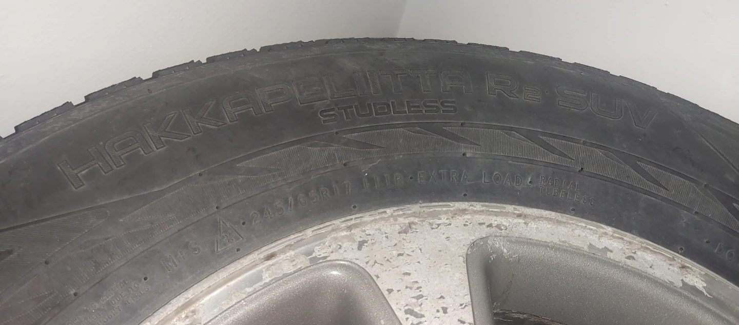 Nokian Hakkapeliitta R2 SUV Studless Tires with Chevrolet Rims - photo 4