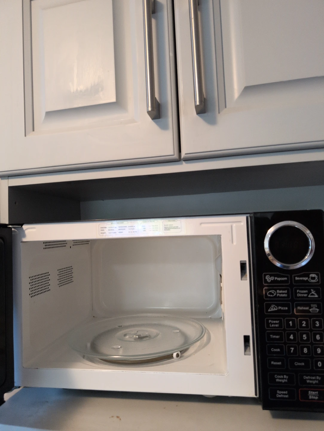 RCA Microwave Oven - photo 2
