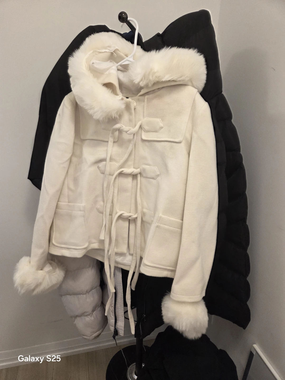 Cream white hooded toggle coat with faux fur trim - photo 3