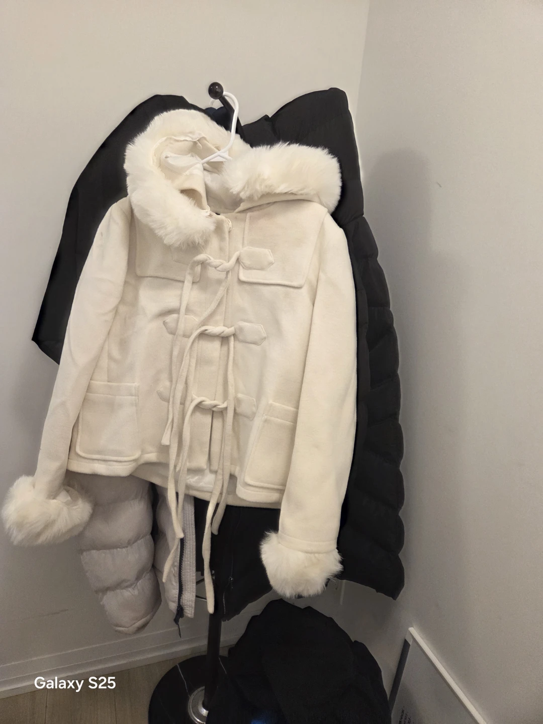 Cream white hooded toggle coat with faux fur trim - photo 4