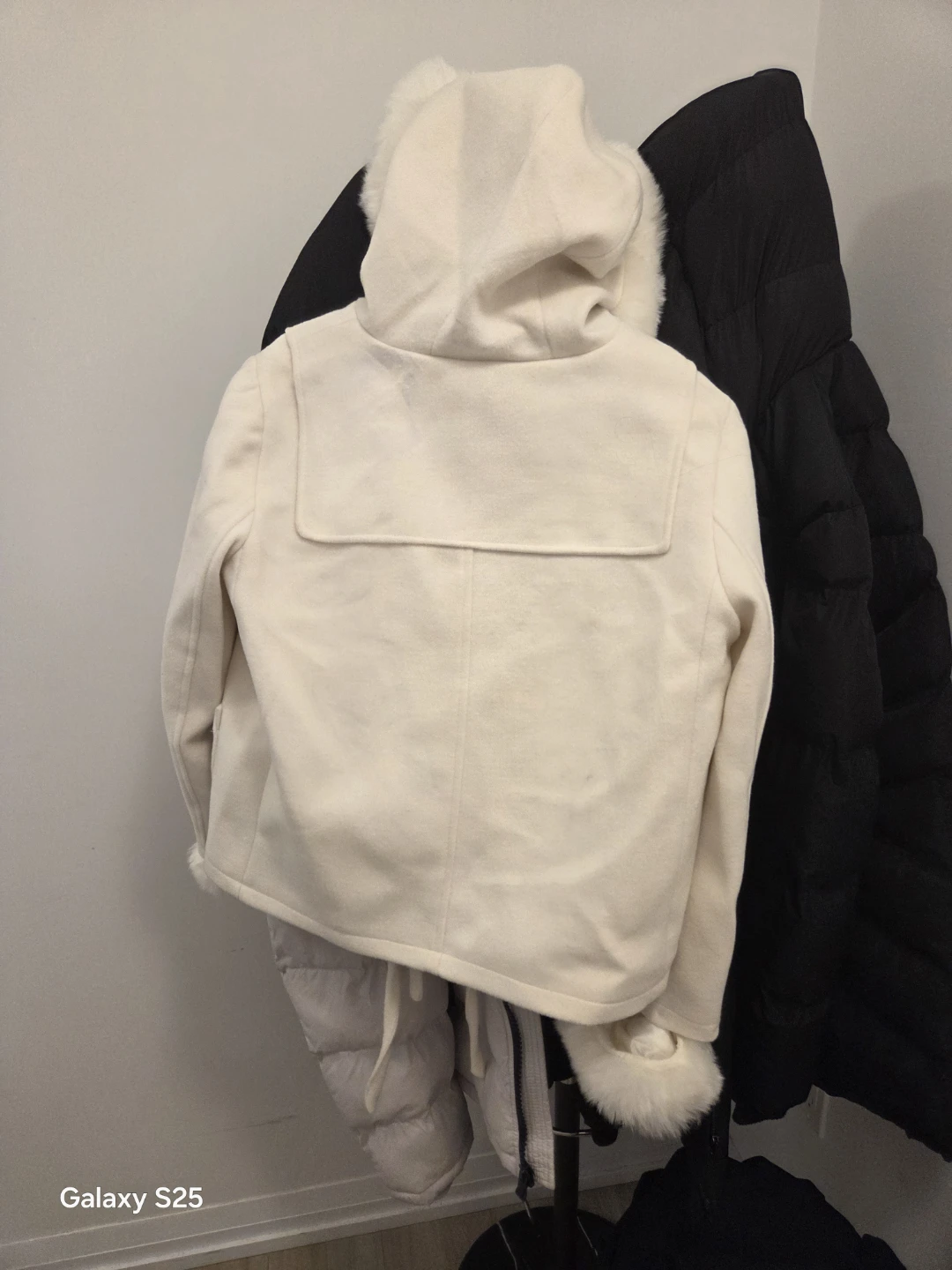 Cream white hooded toggle coat with faux fur trim - photo 5