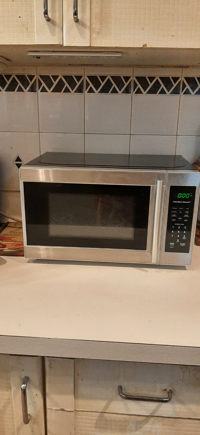 Hamilton Beach Compact Microwave READ DESCRIPTION ON SIZE