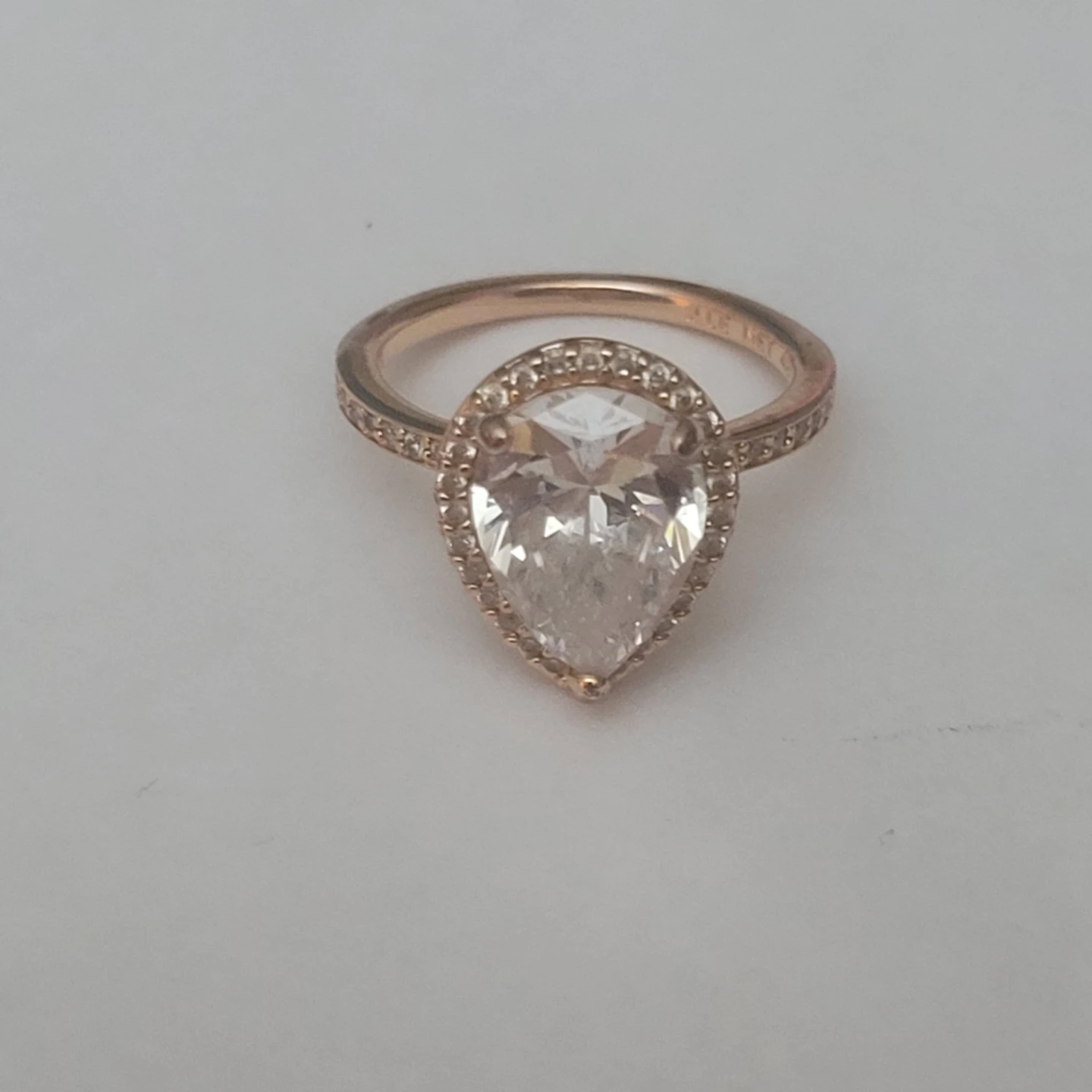 Panfoda pear Cut Halo Ring