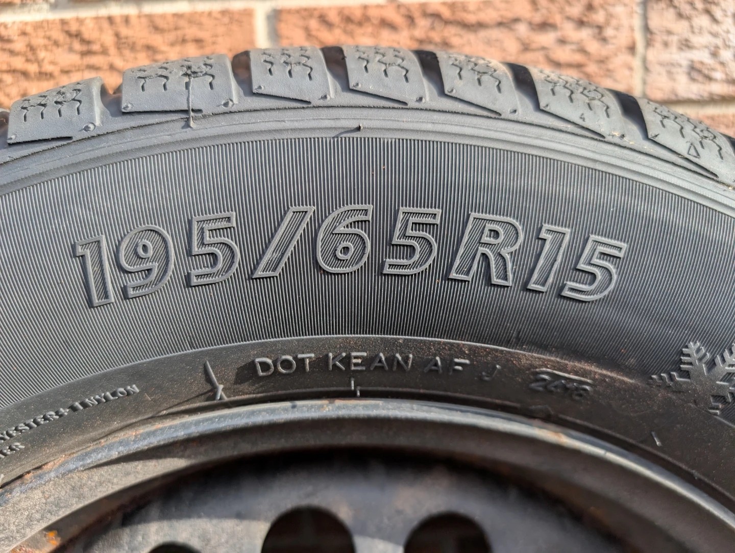 Evergreen Winter Radial Tires 195/65R15 - photo 2