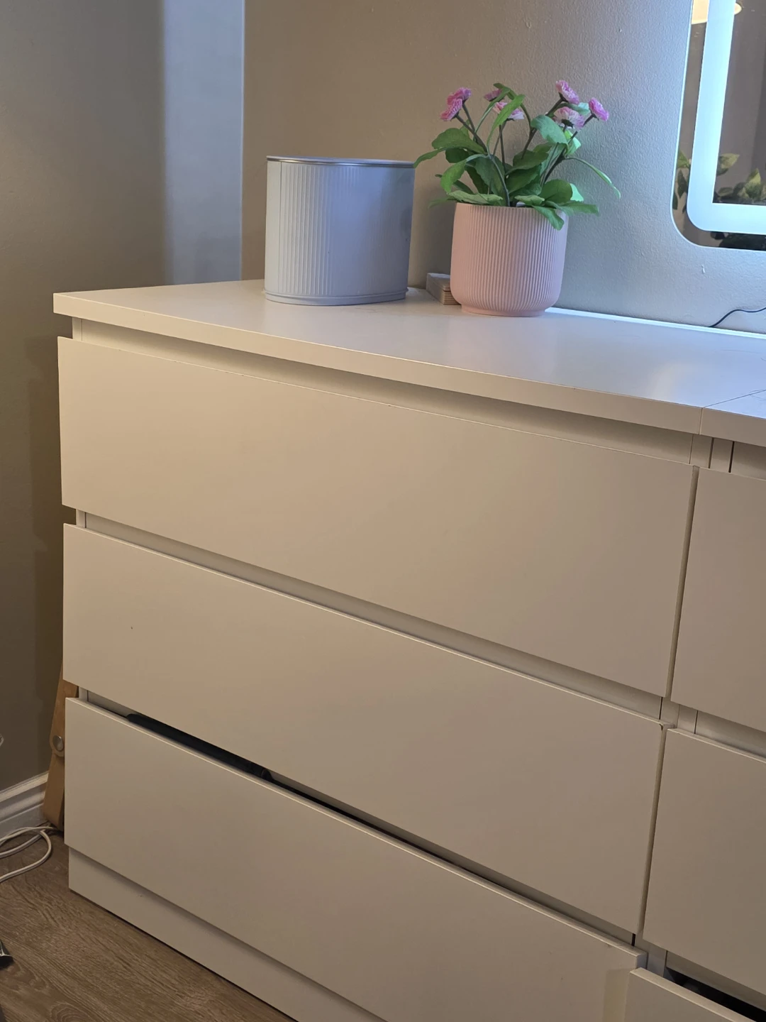 White 6-Drawer Dresser