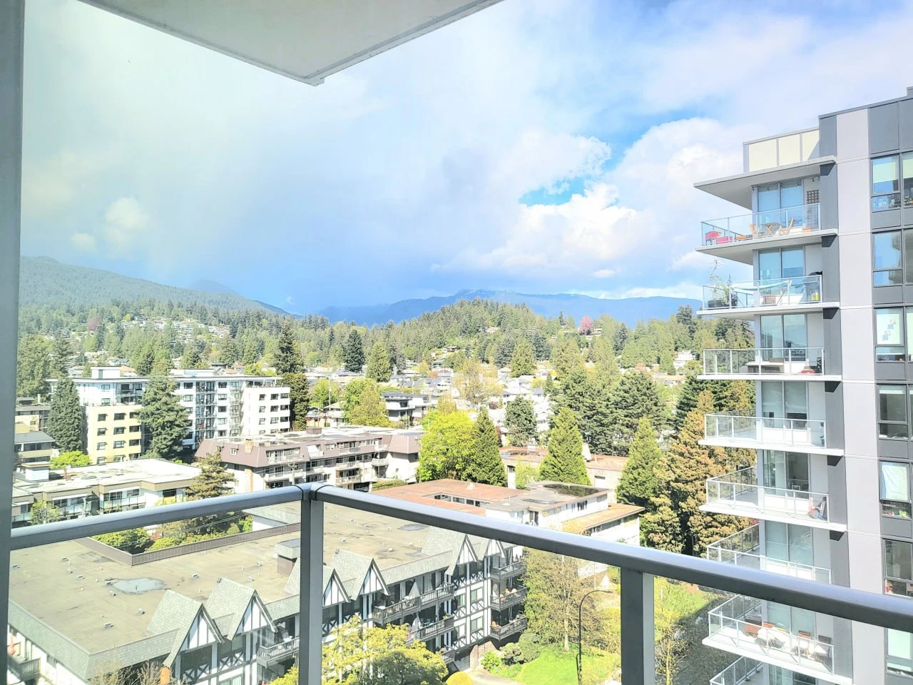Renting the central Lonsdale Apartment! - photo 4