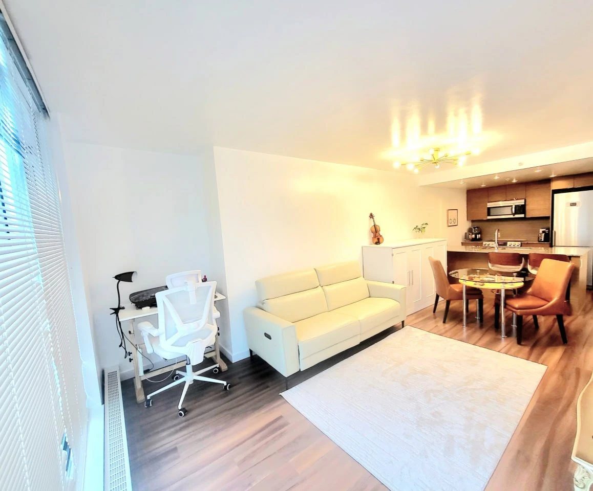 Renting the central Lonsdale Apartment! - photo 5