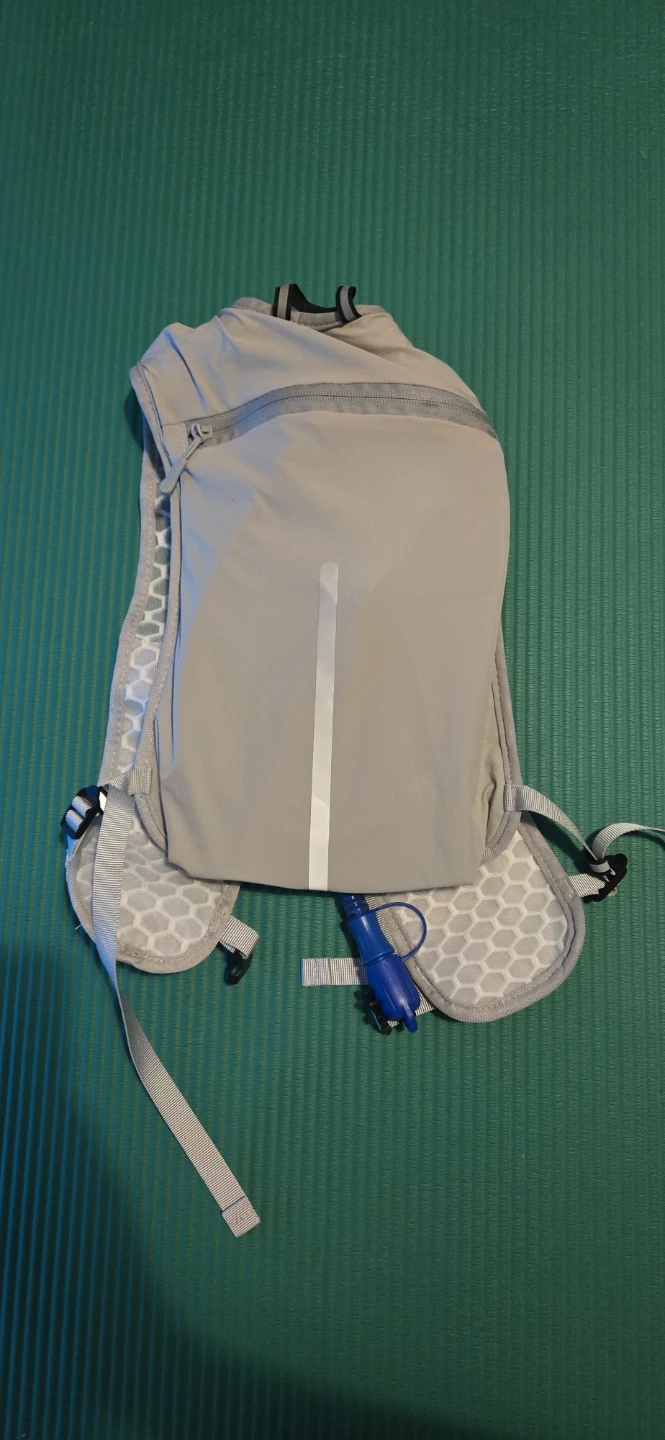 Hydration Pack Vest with Water Bladder - photo 3