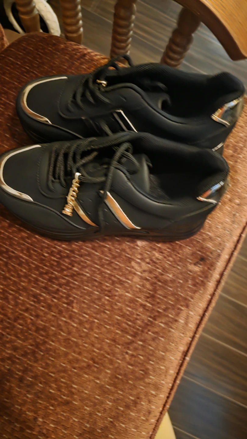 Black sneakers with gold accents - photo 2
