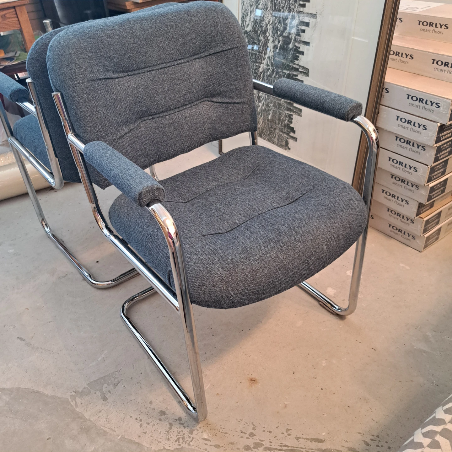Set of 4. 3 Blue Fabric Armchairs and 1 Rolling Desk chair - photo 4