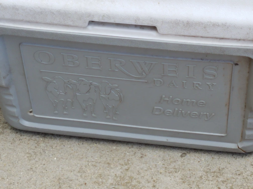 VINTAGE Coleman Oberweis Dairy Box Home Delivery Milk Cooler - photo 2