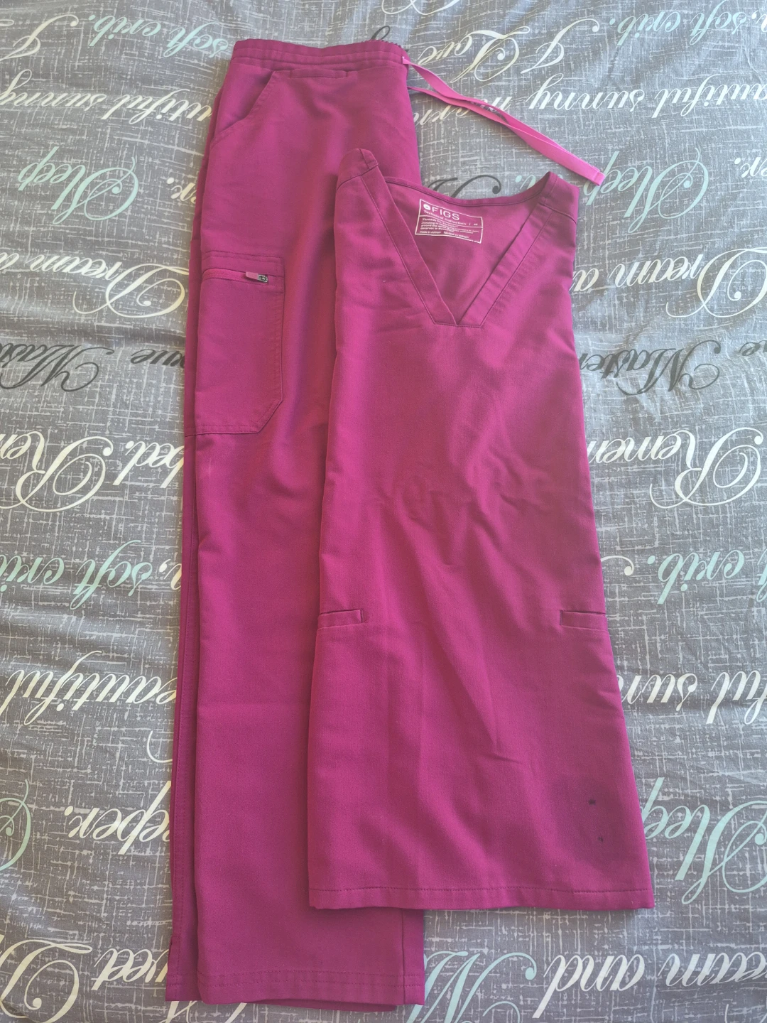 FIGS Scrub Top and Pants Set Magenta - Size M - photo 2