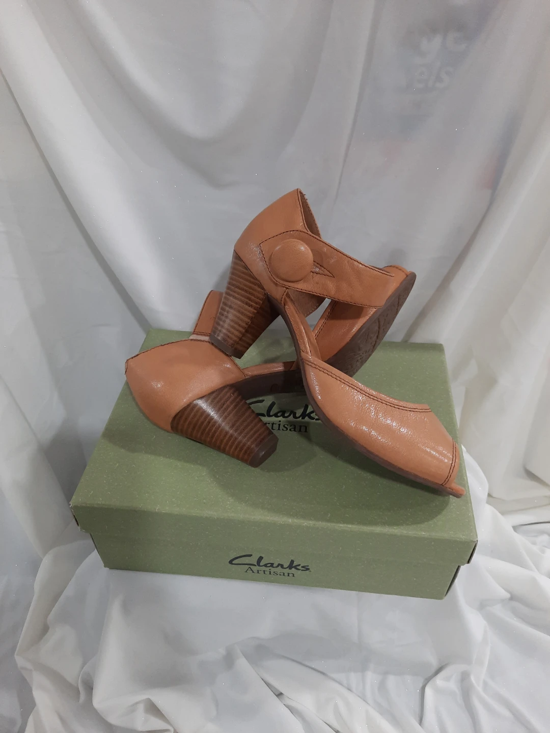 Clarks Artisan Women's Tan Leather Peep-Toe Heels Size 8