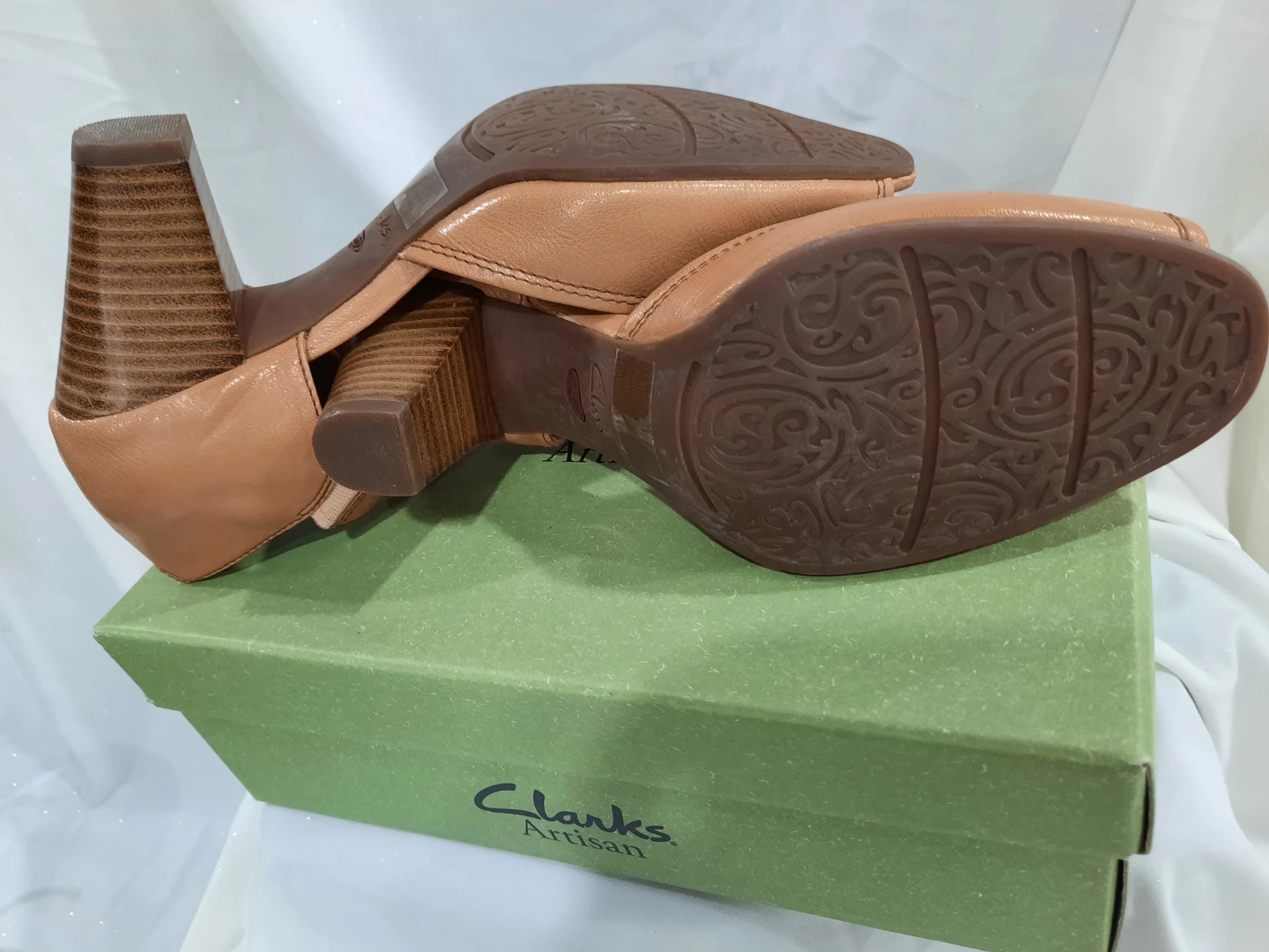 Clarks Artisan Women's Tan Leather Peep-Toe Heels Size 8 - photo 2