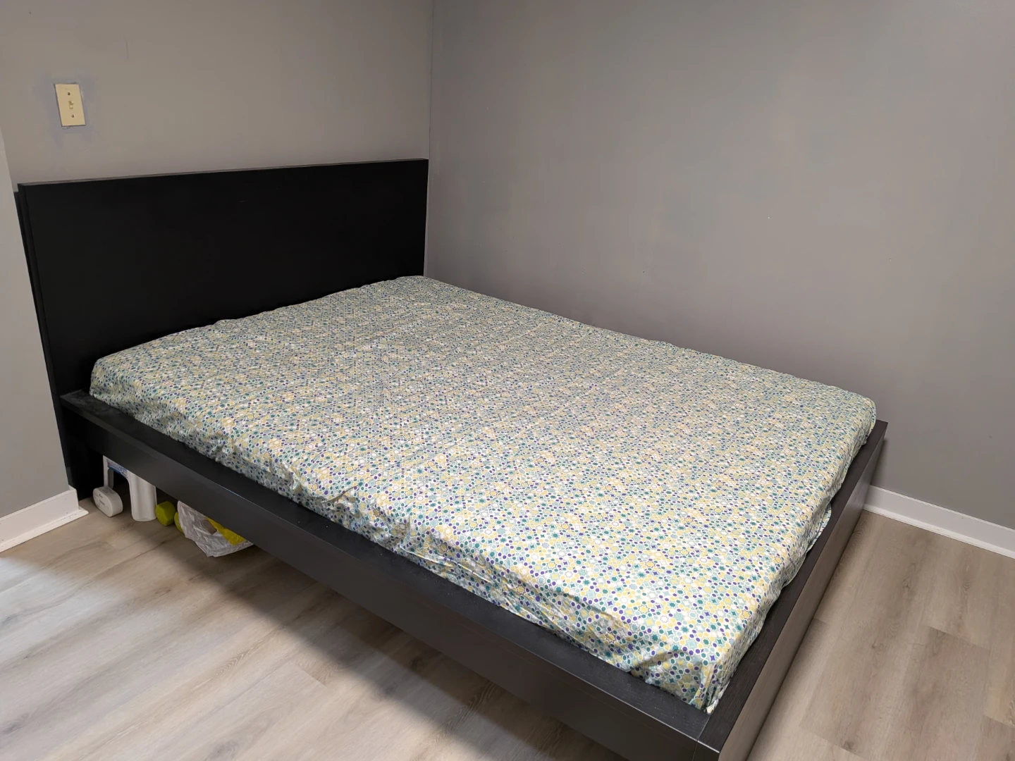 IKEA bedframe with mattress - Morgedal Queen size - photo 2