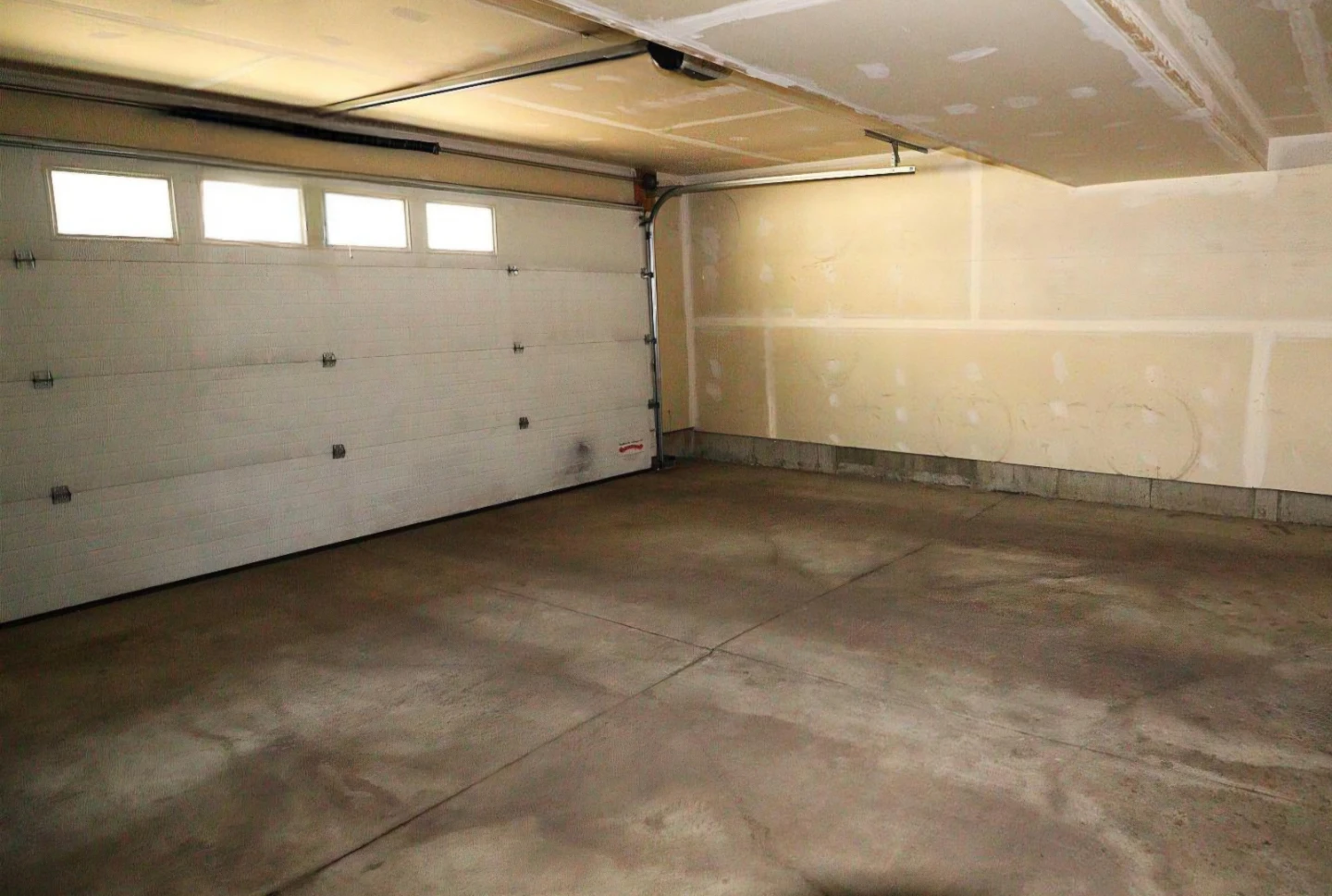 Maple Way Townhouse for rent - 3 Beds and 2.5 Bath - photo 2