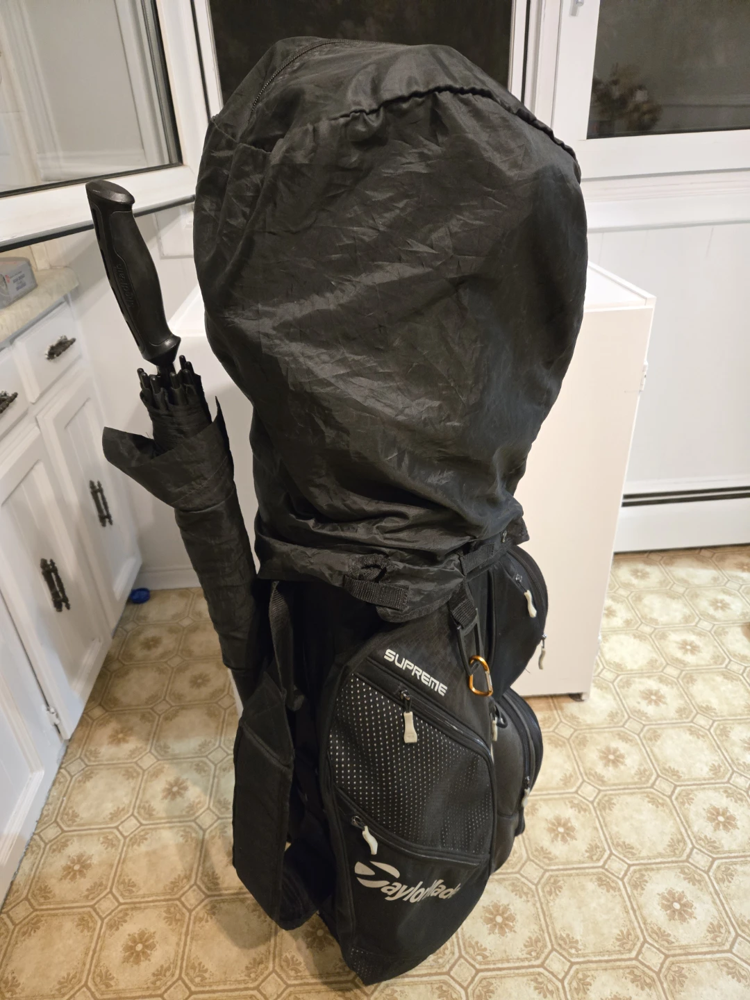 Taylormade Supreme LUX Cart Bag With Rain Cap