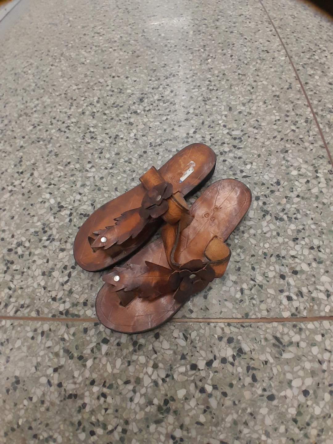 Brown Leather Thong Sandals with Flower Detail Size 9 - photo 4