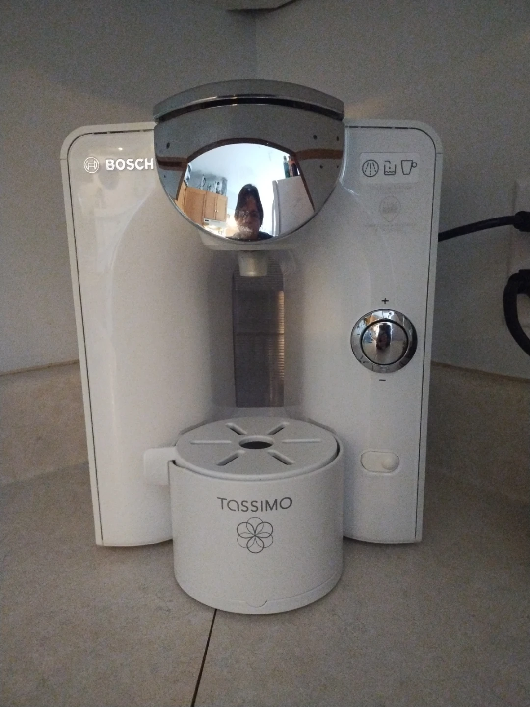 Bosch Tassimo Coffee Machine - photo 3