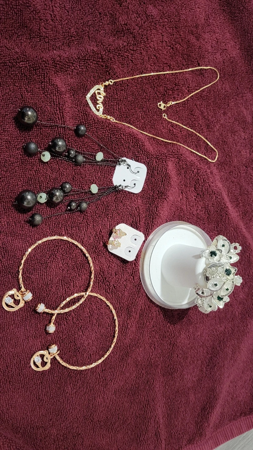 Assorted Women's Jewellery - Necklace, Earrings, Bracelets - photo 2