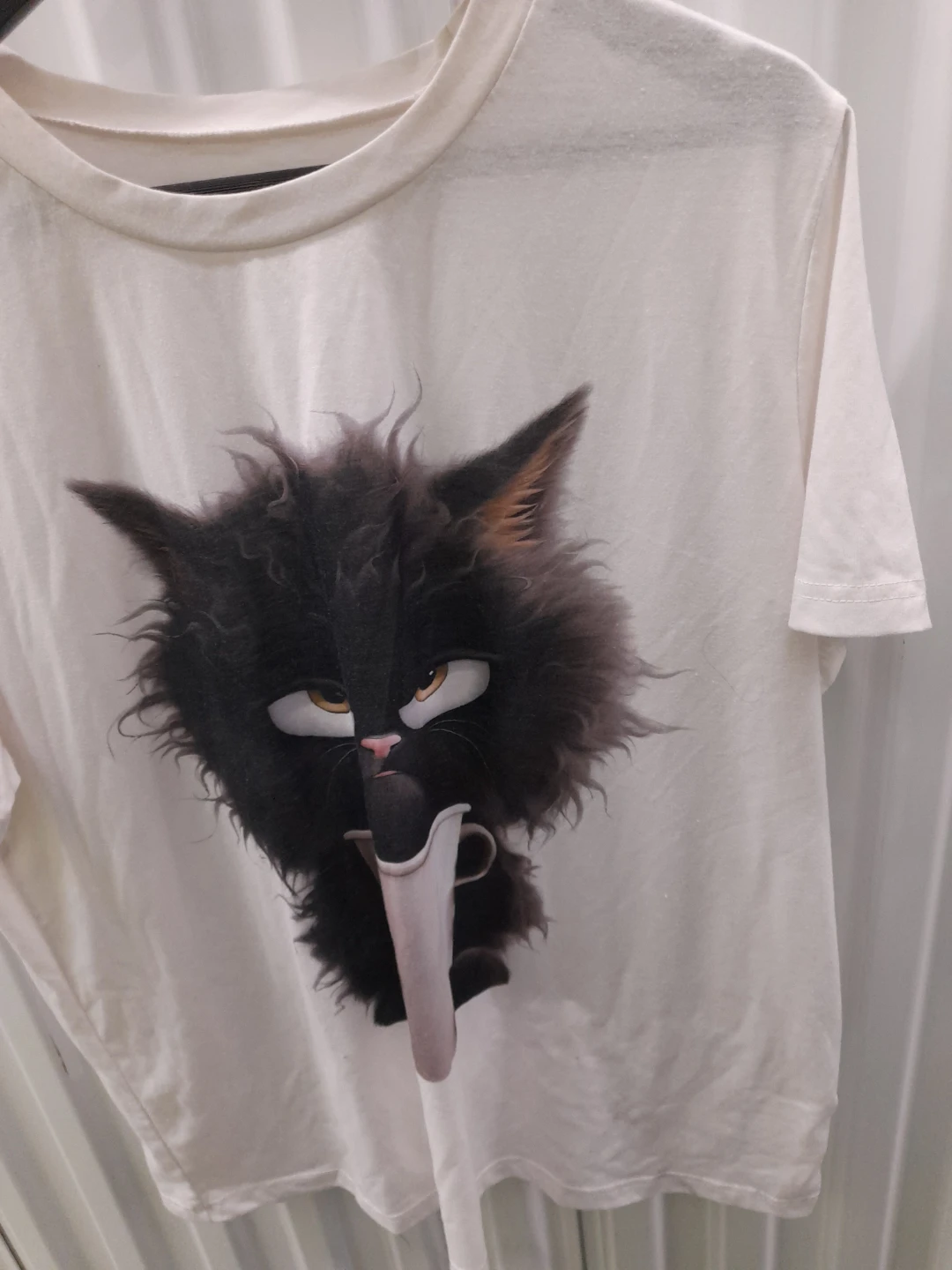 White T-Shirt with Funny Black Cat Graphic XL