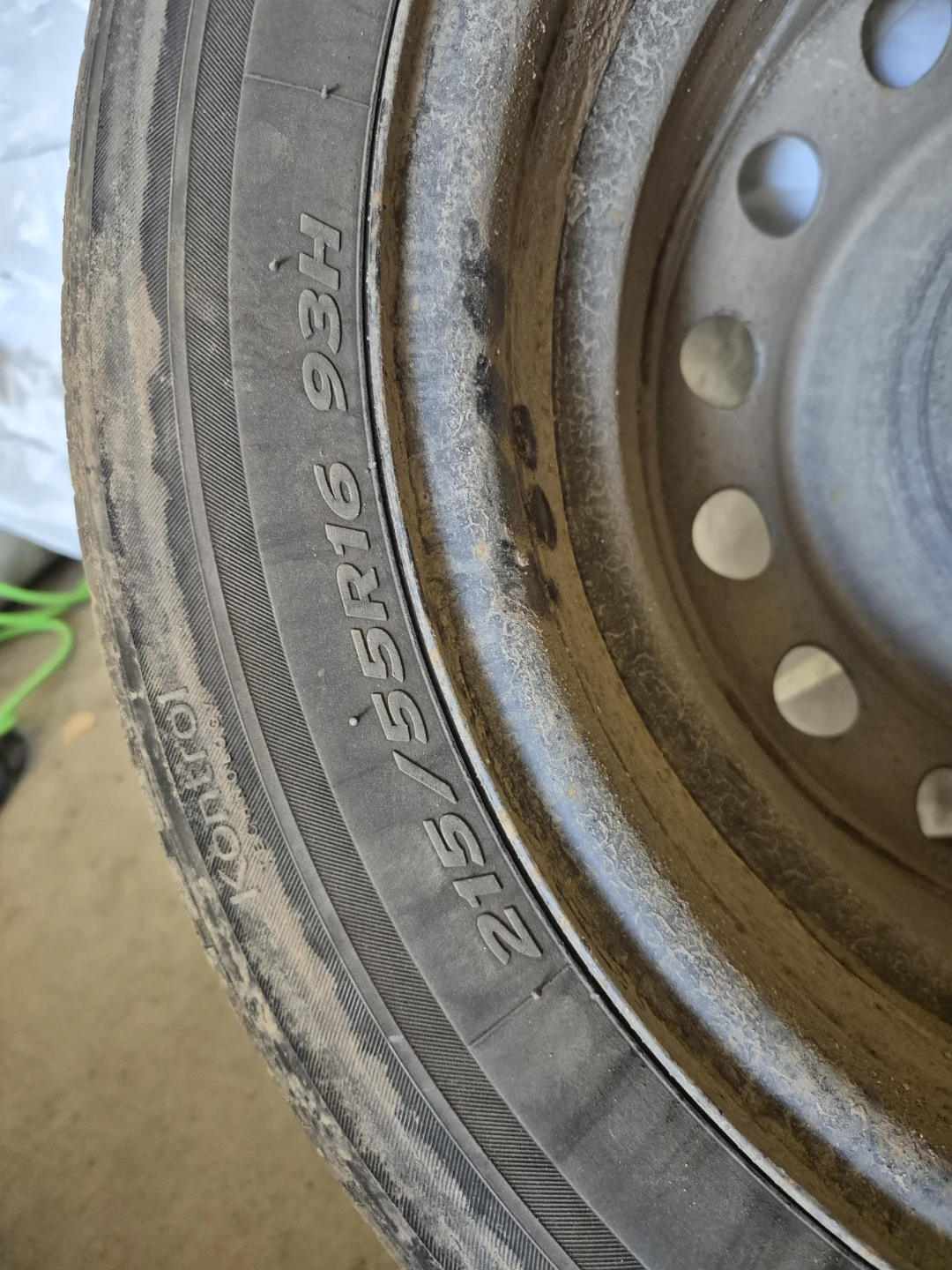 Free tire (punctured) - photo 3