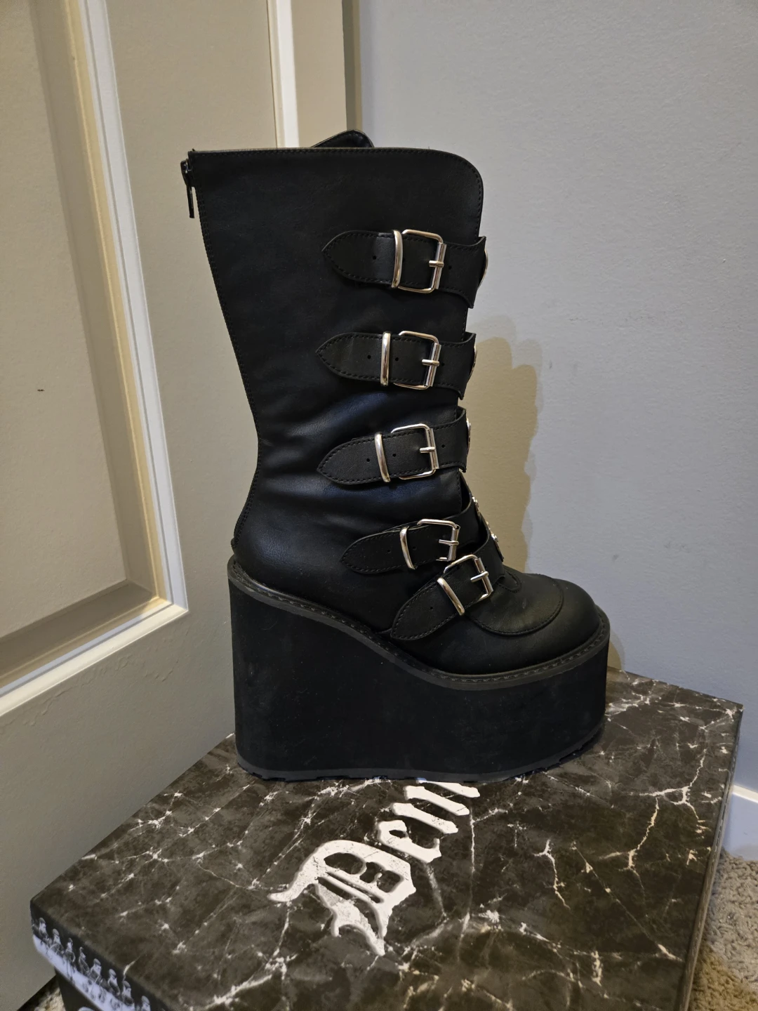Demonia Swing-230 Platform Boots Size 9 - photo 2