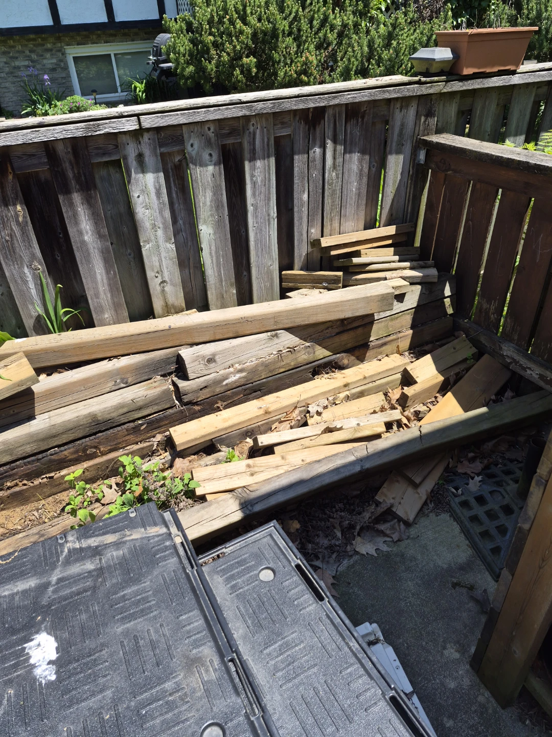 Assorted lumber pieces - photo 2