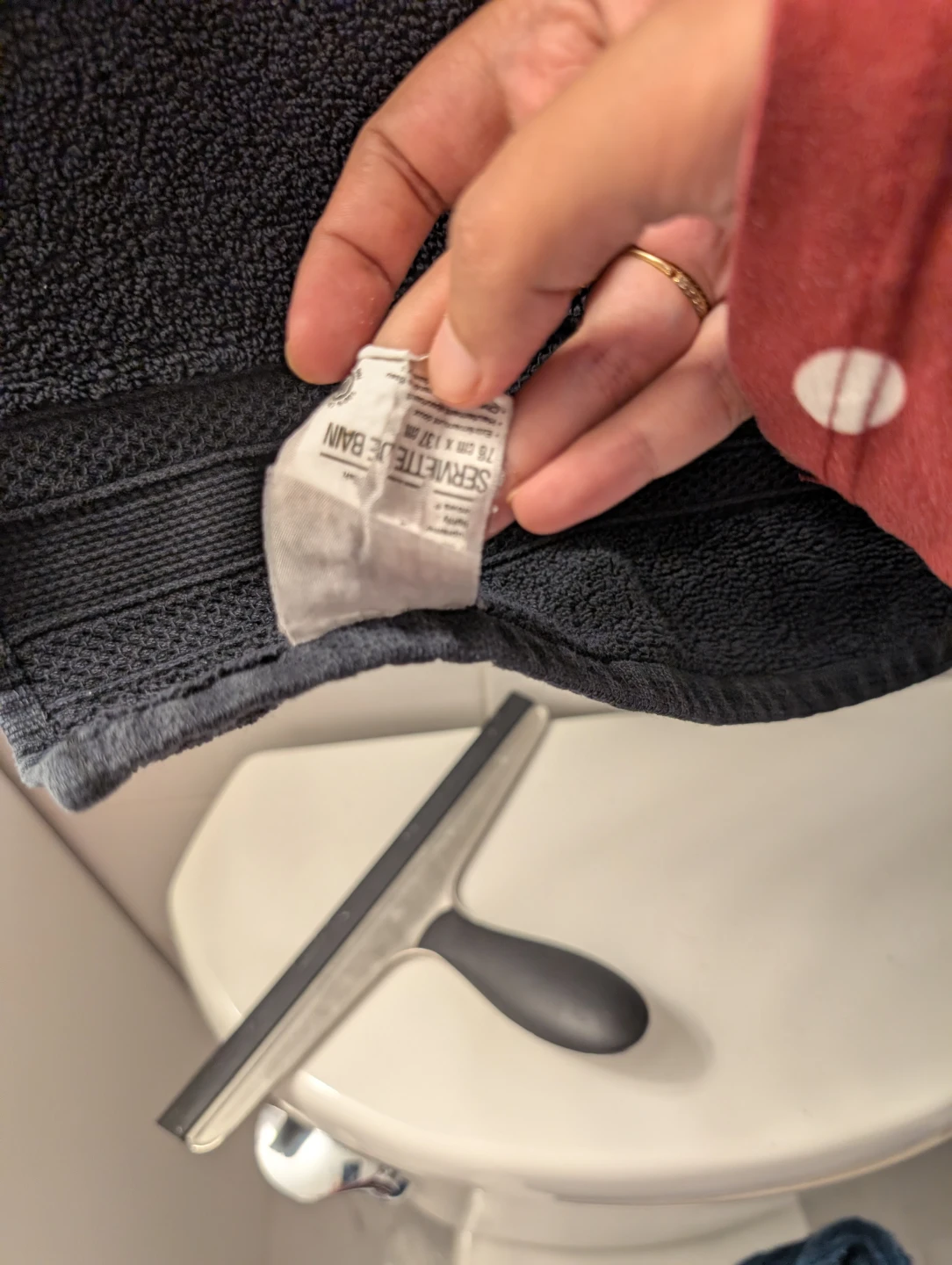 Black Bath Towel 76 x 137 cm - photo 5