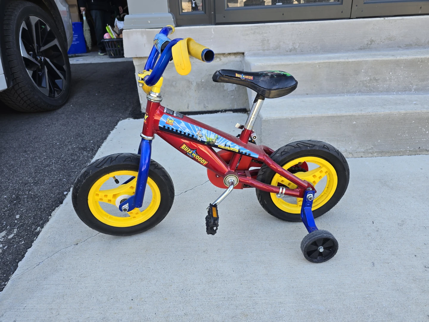 Boys Tricycle - 1 tire flat - photo 2