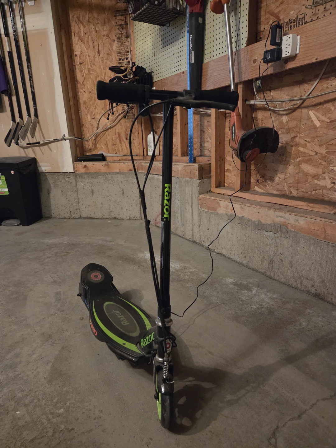 Razor Power Core E90 Electric Scooter, 16km/h, Kids, Black/Green - photo 2