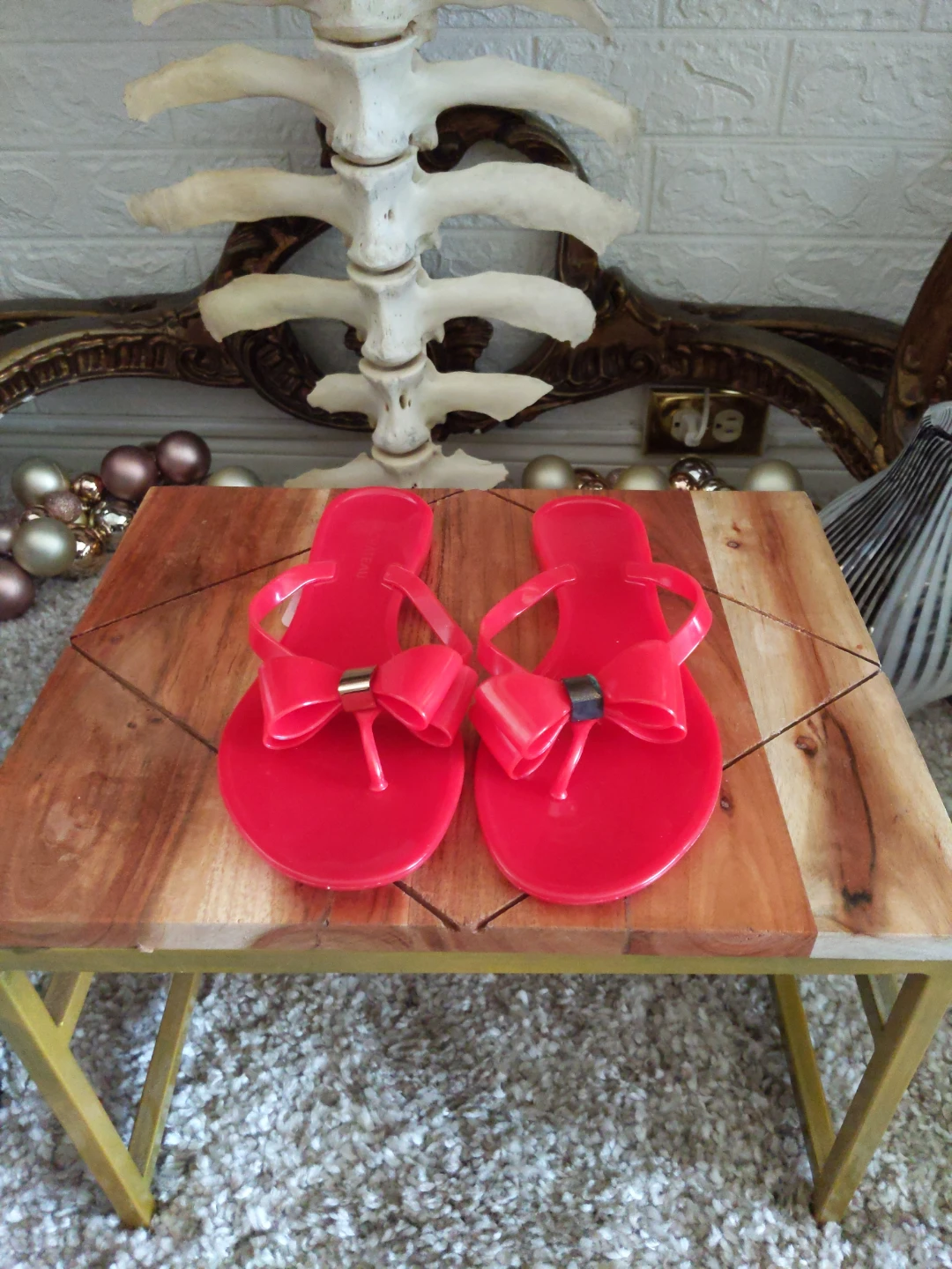 Le Château Red Pin Up Flip Flops with Bows nwt